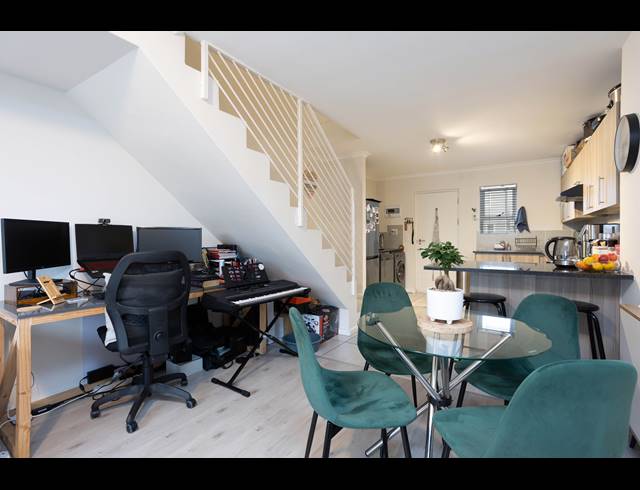 2 BEDROOM TOWNHOUSE TO LET IN HEATHFIELD